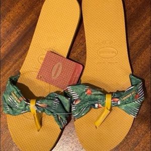 Havaianas Burnt Yellow Floral Saint Tropez Sandal